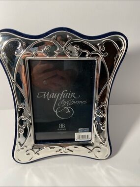 Vintage Mayfair for Burnes Silver-plated 5 x 7 Picture Frame. NWT
